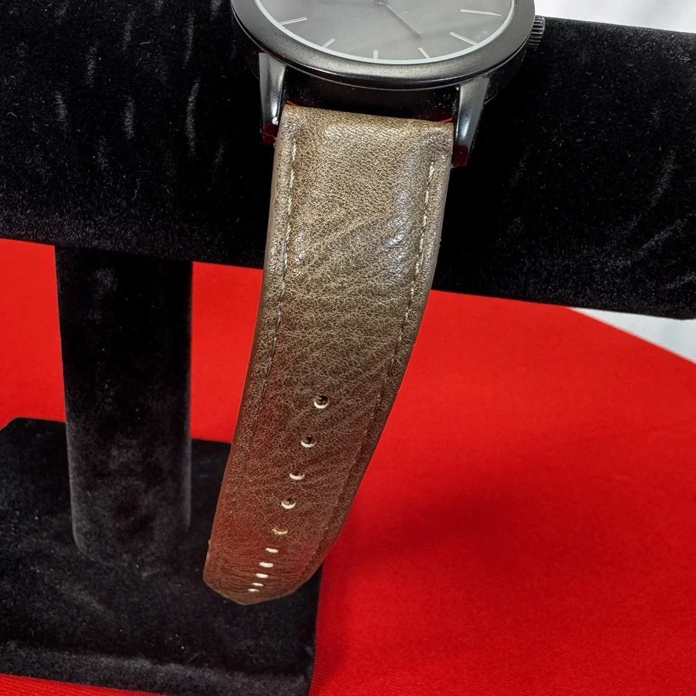 Men Watch Business Fashion Ultra Thin Dial Leather Look Strap‎  UNTESTED